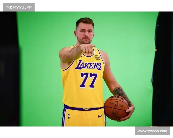 湖人双核东契奇与里夫斯联手爆发，场均66分引领球队攻势